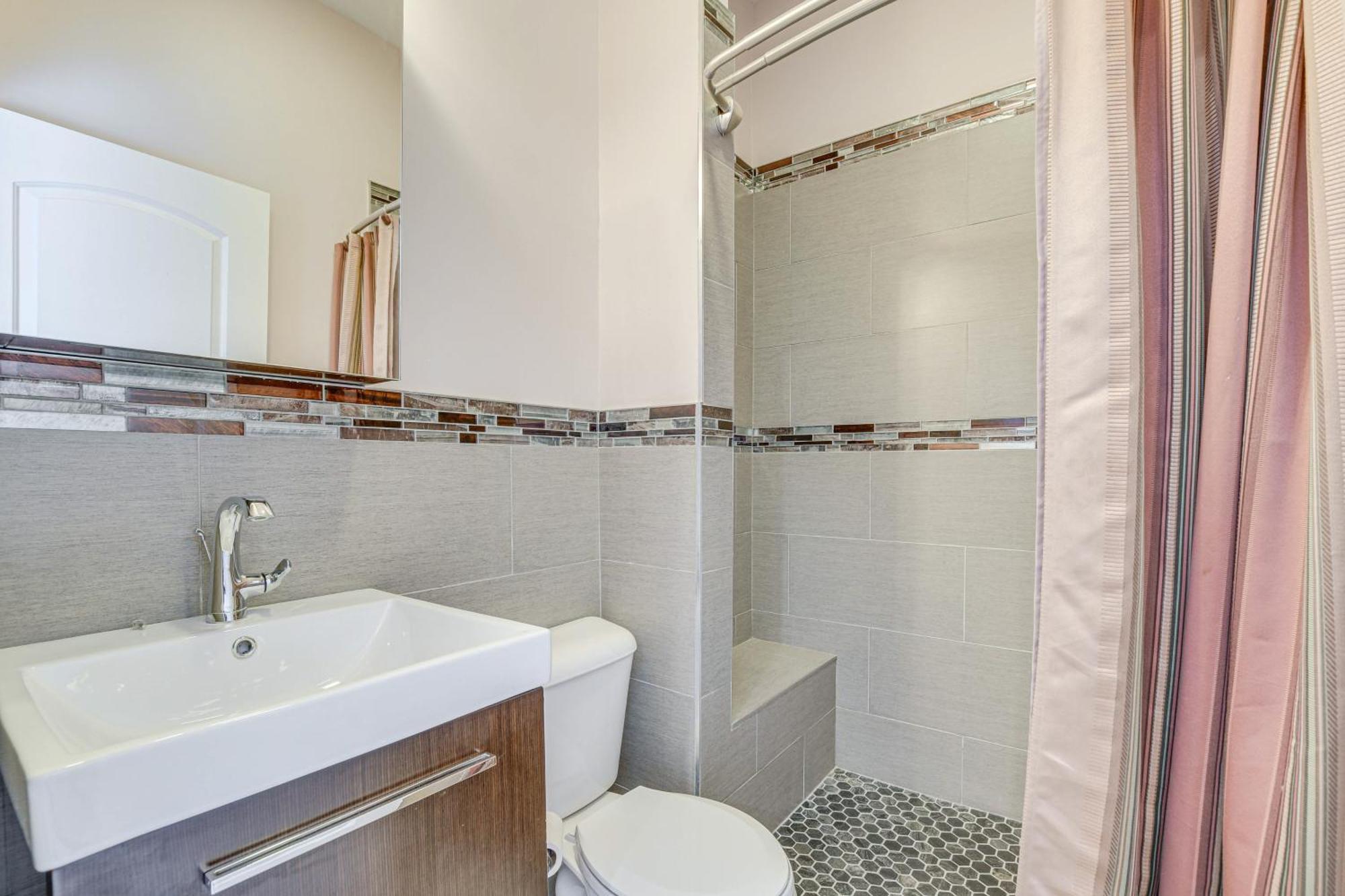 Spacious Condo With Deck About 3 Mi To Downtown Chicago! מראה חיצוני תמונה