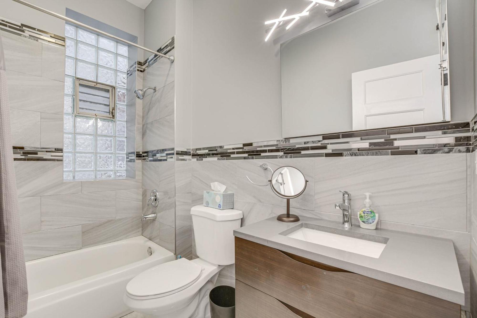 Spacious Condo With Deck About 3 Mi To Downtown Chicago! מראה חיצוני תמונה